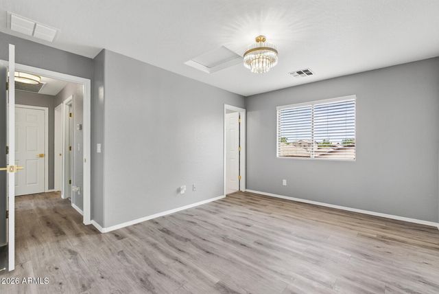 6333 W NEZ PERCE Street, Phoenix, AZ 85043