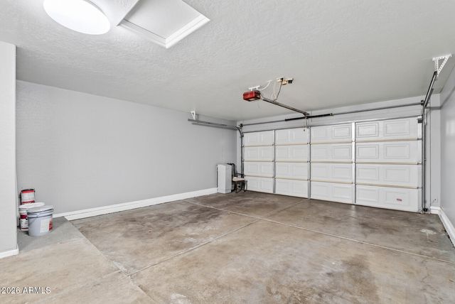 6333 W NEZ PERCE Street, Phoenix, AZ 85043