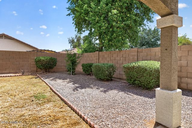 6333 W NEZ PERCE Street, Phoenix, AZ 85043