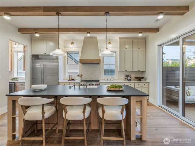 6807 54th Avenue NE, Seattle, WA 98115