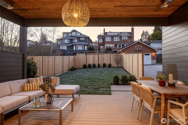 6807 54th Avenue NE, Seattle, WA 98115