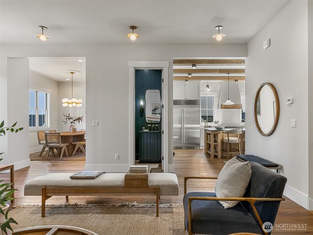 6807 54th Avenue NE, Seattle, WA 98115