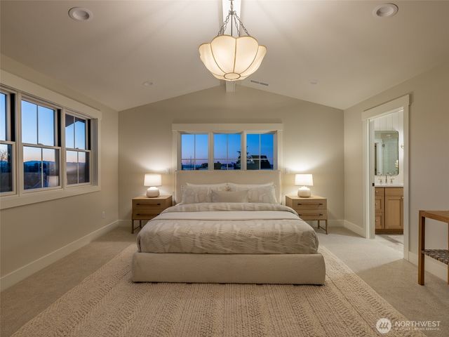 6807 54th Avenue NE, Seattle, WA 98115