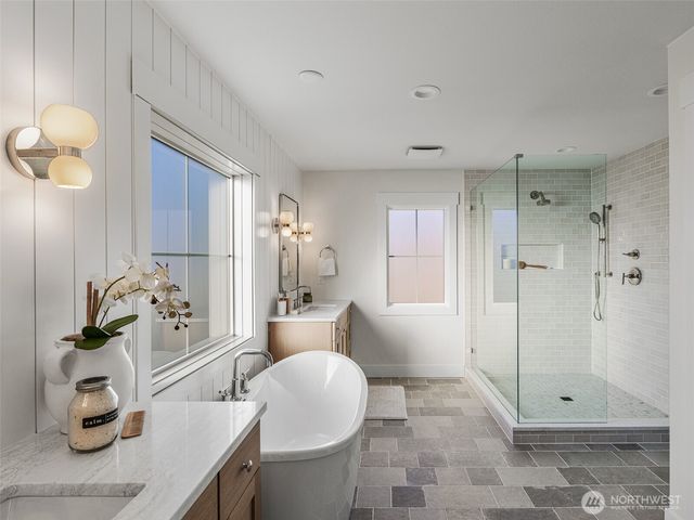 6807 54th Avenue NE, Seattle, WA 98115