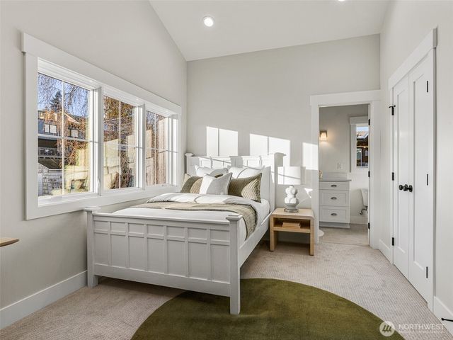 6807 54th Avenue NE, Seattle, WA 98115