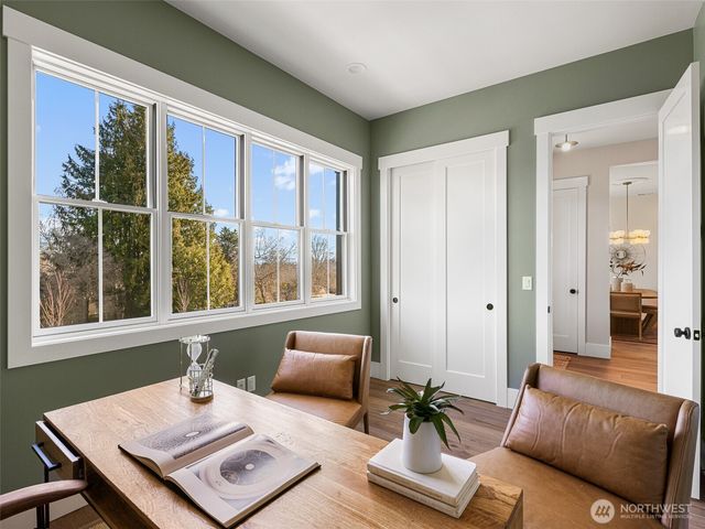 6807 54th Avenue NE, Seattle, WA 98115