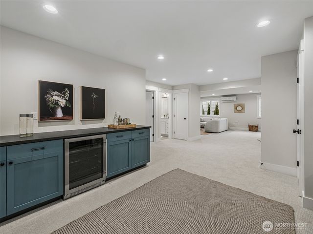 6807 54th Avenue NE, Seattle, WA 98115