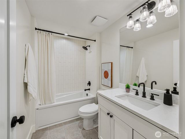 6807 54th Avenue NE, Seattle, WA 98115