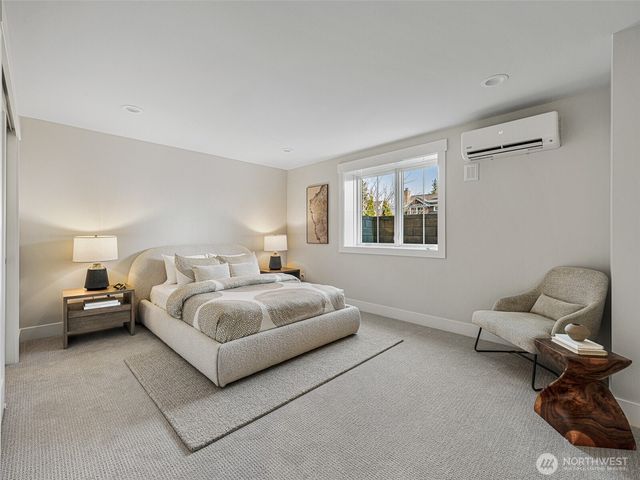 6807 54th Avenue NE, Seattle, WA 98115