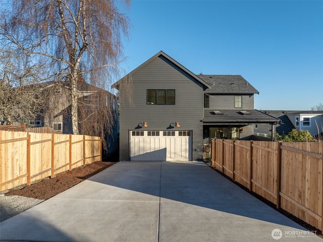 6807 54th Avenue NE, Seattle, WA 98115