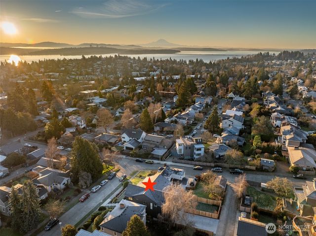 6807 54th Avenue NE, Seattle, WA 98115