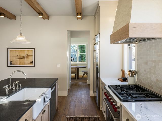 6807 54th Avenue NE, Seattle, WA 98115