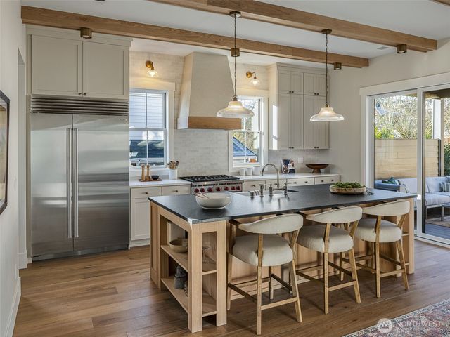 6807 54th Avenue NE, Seattle, WA 98115