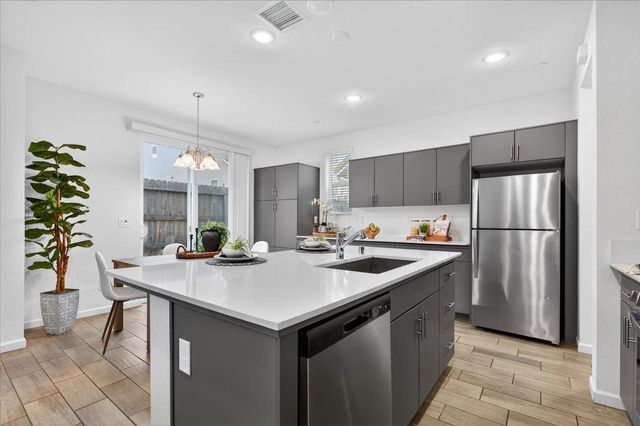 2015 N Walling Lane, Clovis, CA 93619