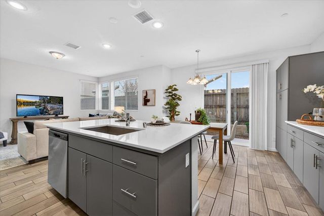 2015 N Walling Lane, Clovis, CA 93619