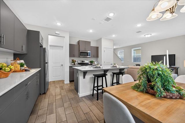 2015 N Walling Lane, Clovis, CA 93619