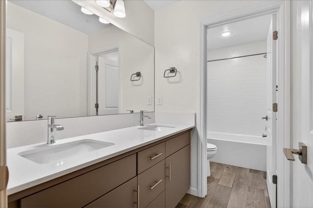 2015 N Walling Lane, Clovis, CA 93619