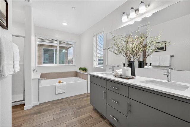 2015 N Walling Lane, Clovis, CA 93619