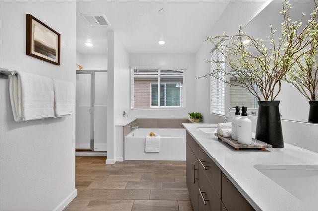 2015 N Walling Lane, Clovis, CA 93619