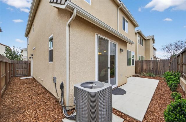 2015 N Walling Lane, Clovis, CA 93619