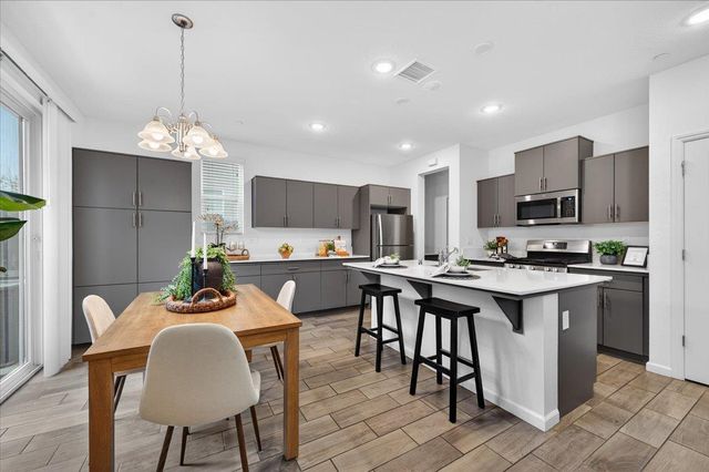 2015 N Walling Lane, Clovis, CA 93619