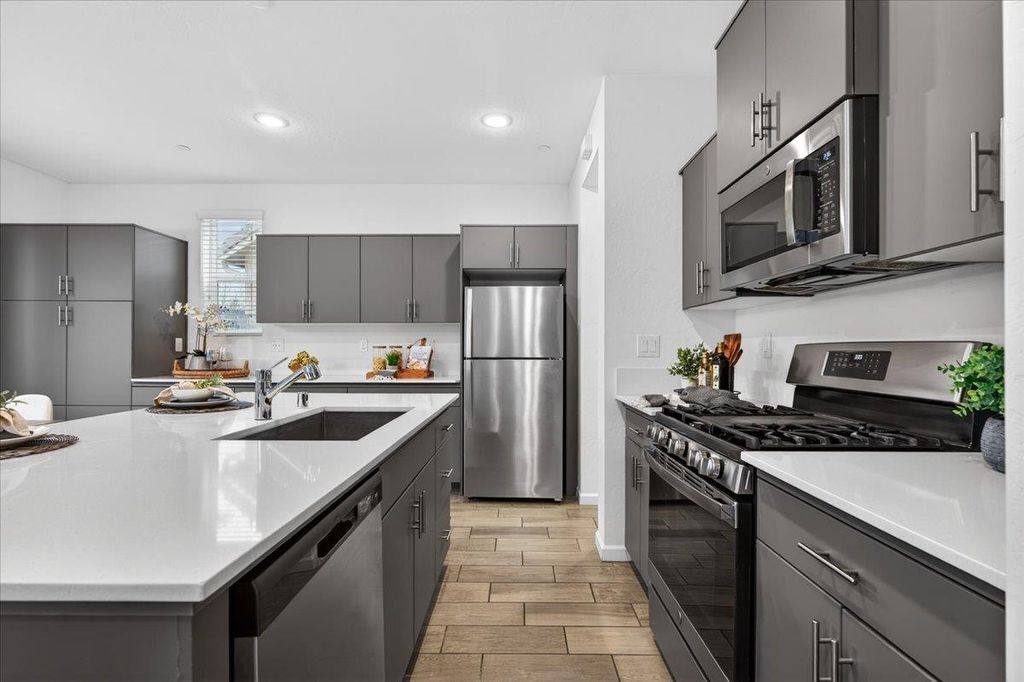 Image 10 of property listing at 2015 N Walling Lane, Clovis, CA 93619