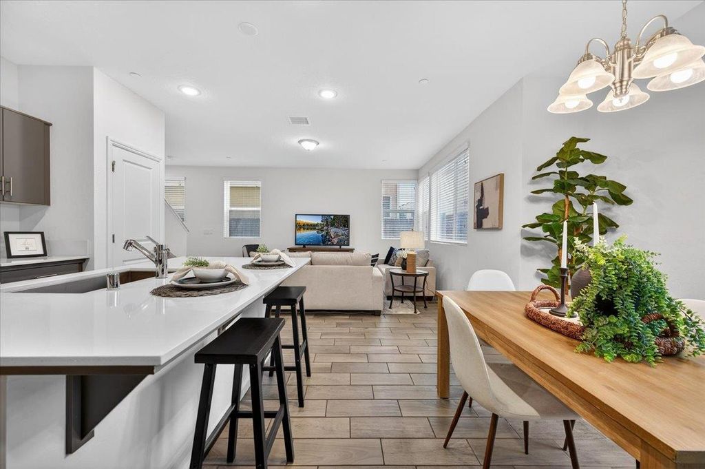 Image 16 of property listing at 2015 N Walling Lane, Clovis, CA 93619