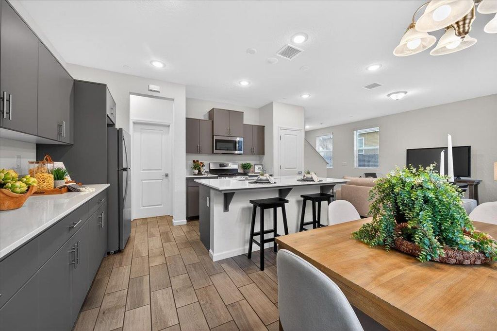 Image 17 of property listing at 2015 N Walling Lane, Clovis, CA 93619