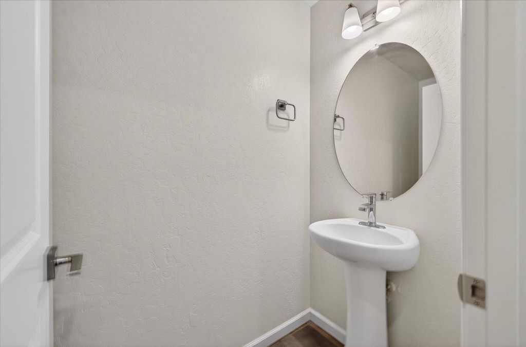 Image 19 of property listing at 2015 N Walling Lane, Clovis, CA 93619