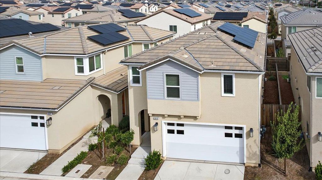 Image 2 of property listing at 2015 N Walling Lane, Clovis, CA 93619