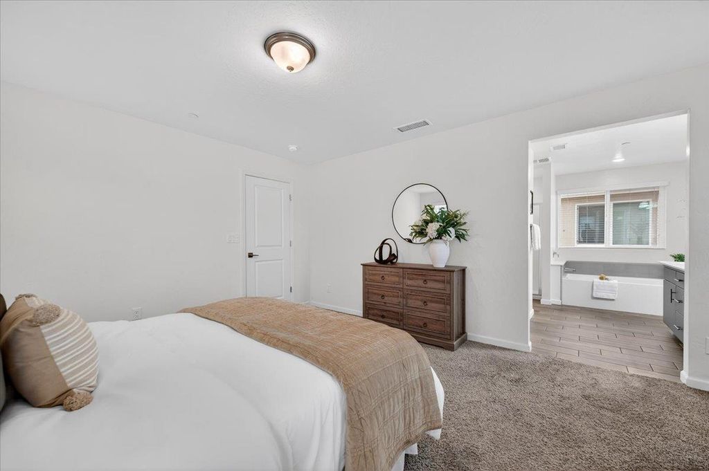 Image 28 of property listing at 2015 N Walling Lane, Clovis, CA 93619