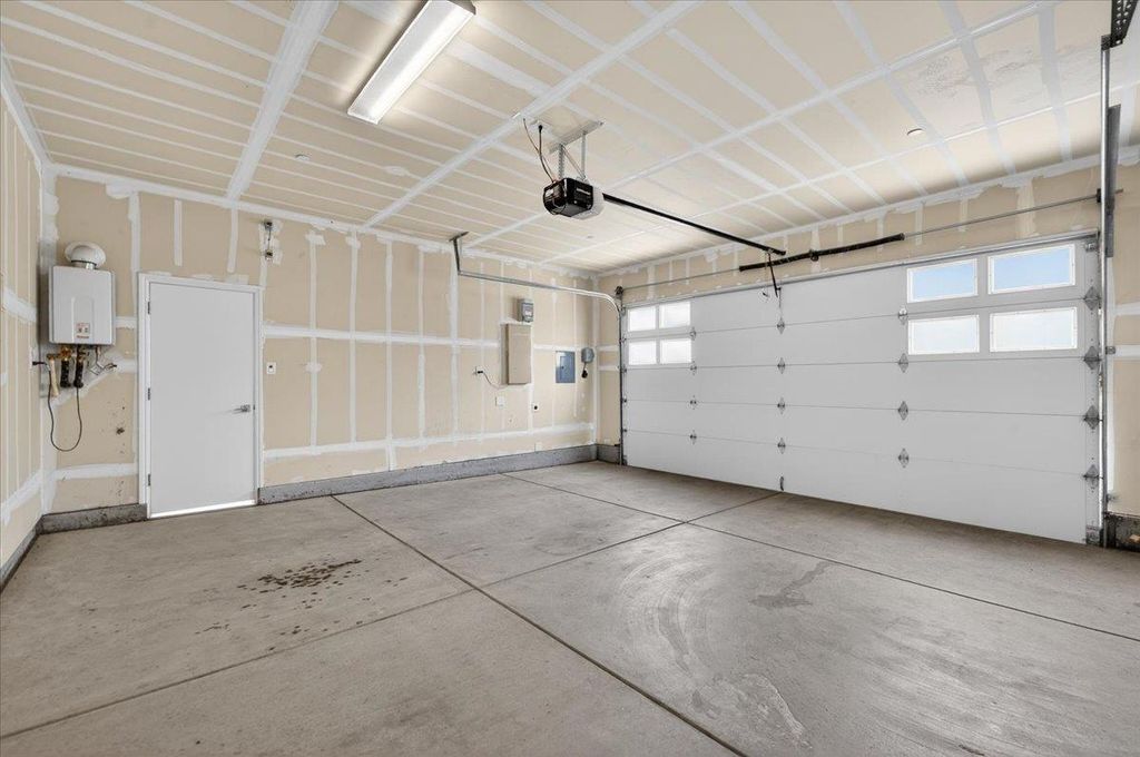 Image 35 of property listing at 2015 N Walling Lane, Clovis, CA 93619