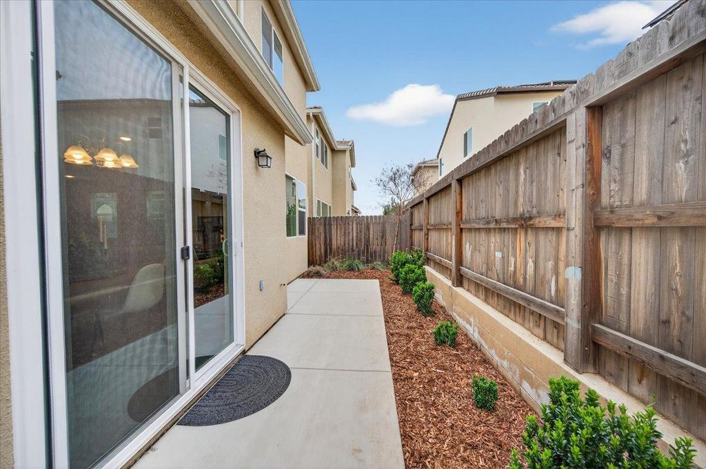 Image 37 of property listing at 2015 N Walling Lane, Clovis, CA 93619