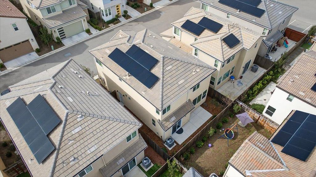 Image 42 of property listing at 2015 N Walling Lane, Clovis, CA 93619