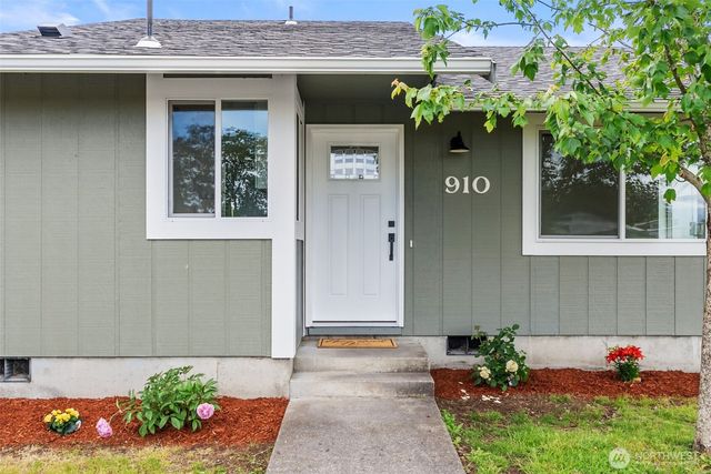 910 Schonberg Lane SE, Olympia, WA 98513