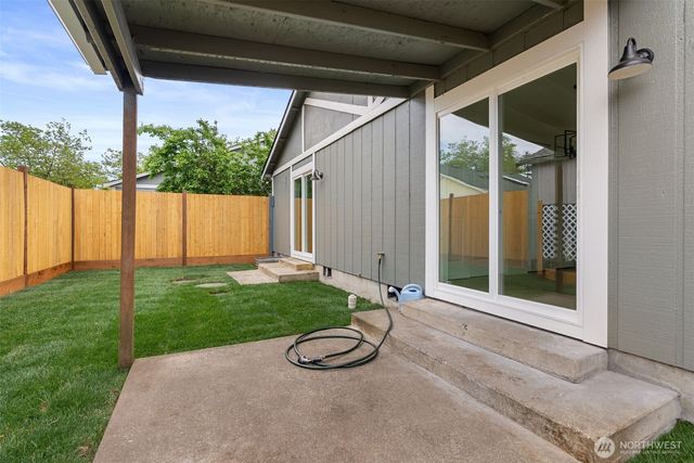 910 Schonberg Lane SE, Olympia, WA 98513
