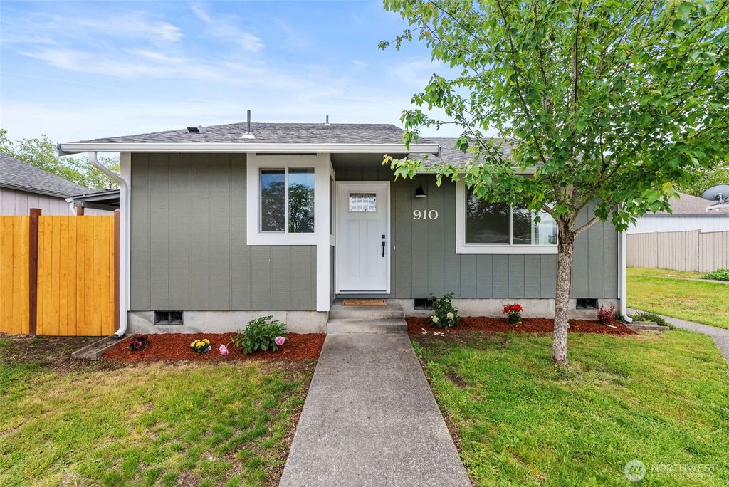 910 Schonberg Lane SE, Olympia, WA 98513