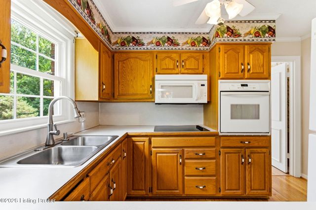7814 Crown Top Rd, Louisville, KY 40241