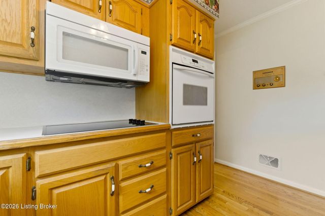 7814 Crown Top Rd, Louisville, KY 40241