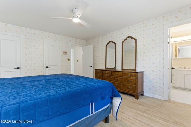 7814 Crown Top Rd, Louisville, KY 40241