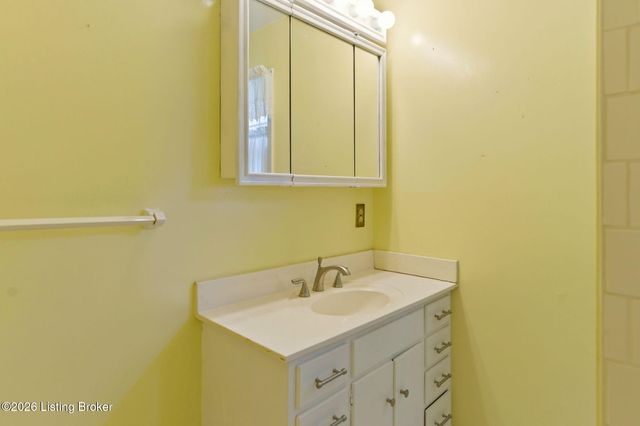 7814 Crown Top Rd, Louisville, KY 40241