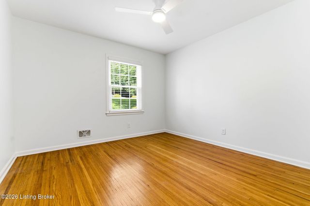 7814 Crown Top Rd, Louisville, KY 40241