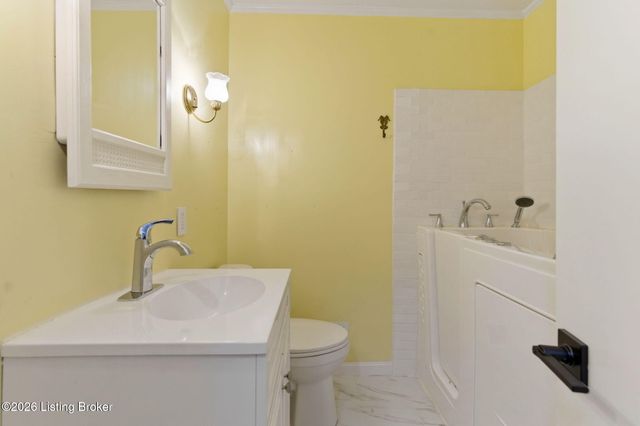 7814 Crown Top Rd, Louisville, KY 40241