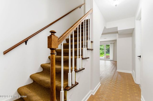 7814 Crown Top Rd, Louisville, KY 40241