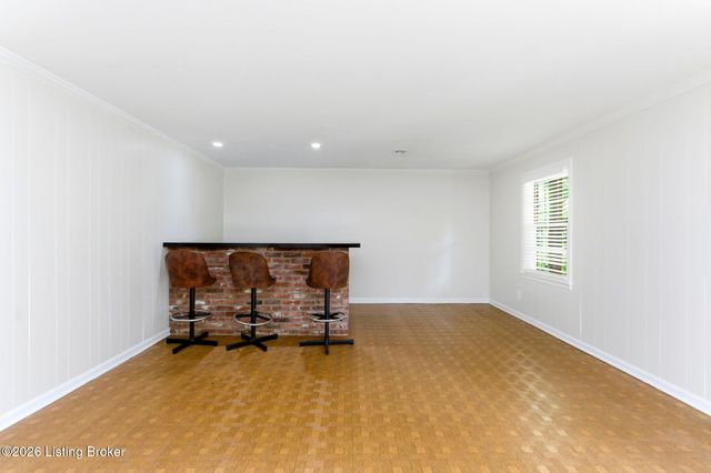 7814 Crown Top Rd, Louisville, KY 40241