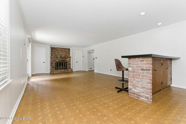 7814 Crown Top Rd, Louisville, KY 40241