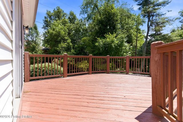 7814 Crown Top Rd, Louisville, KY 40241