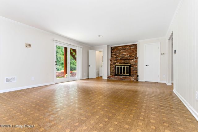 7814 Crown Top Rd, Louisville, KY 40241