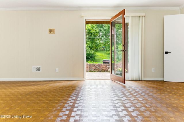 7814 Crown Top Rd, Louisville, KY 40241