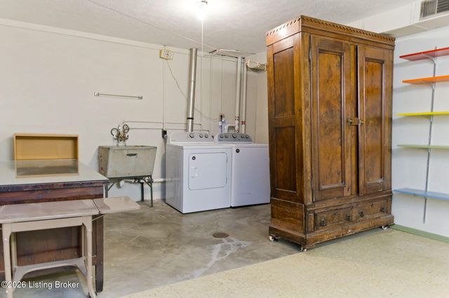 7814 Crown Top Rd, Louisville, KY 40241
